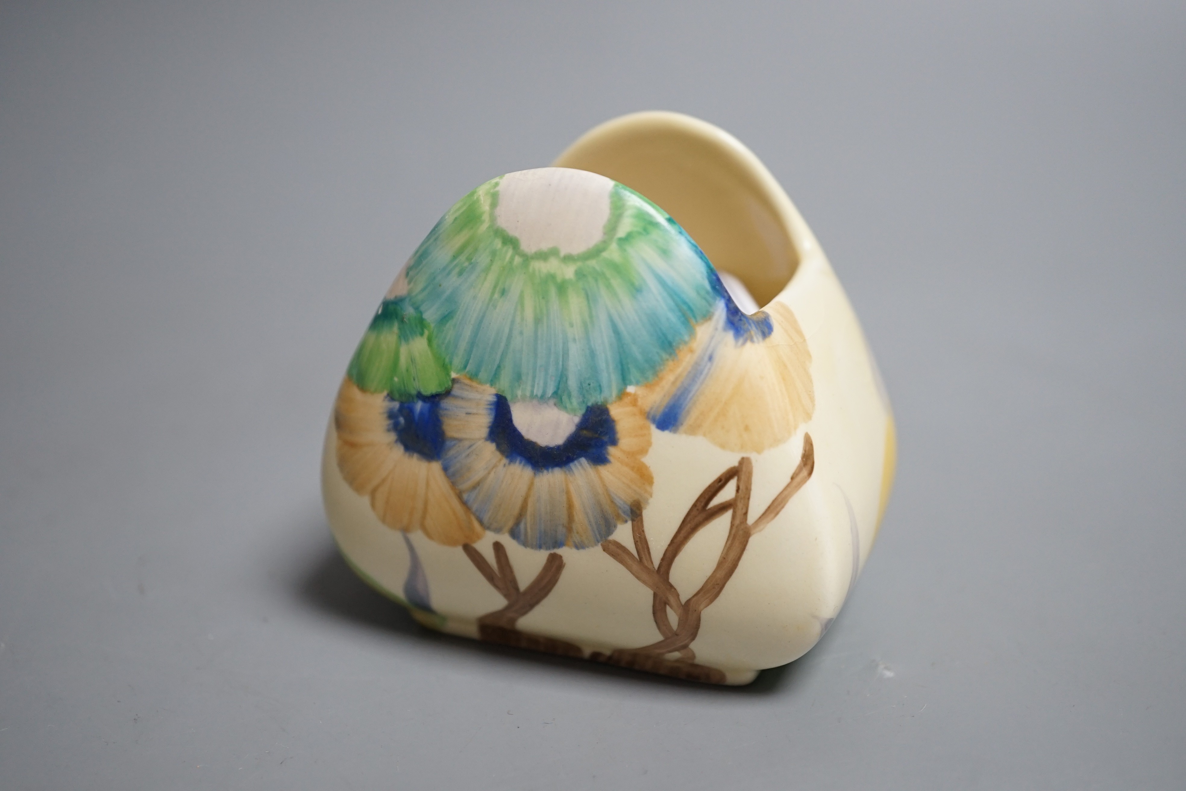 A Clarice Cliff Rhodanthe pattern pot, 7 cms high